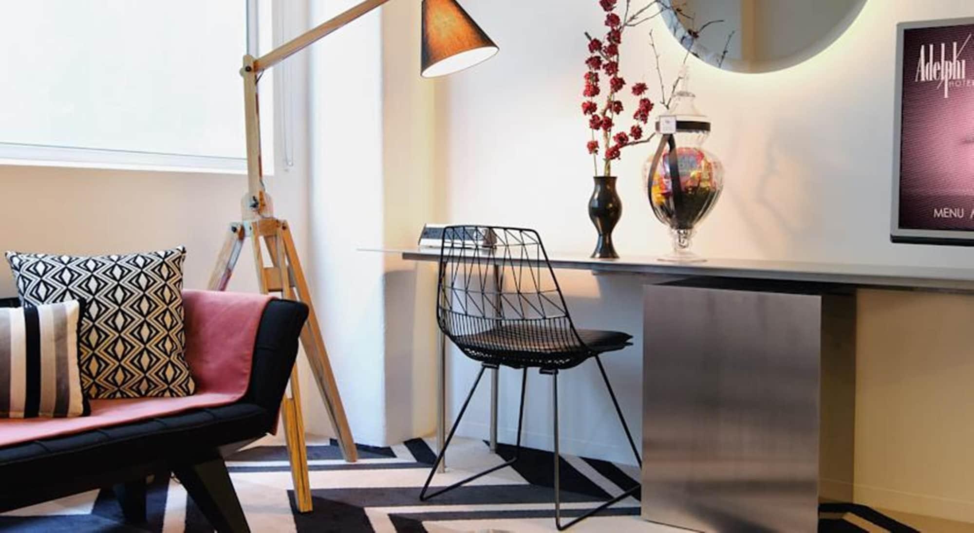 מלבורן Adelphi Hotel מראה חיצוני תמונה Wire chair