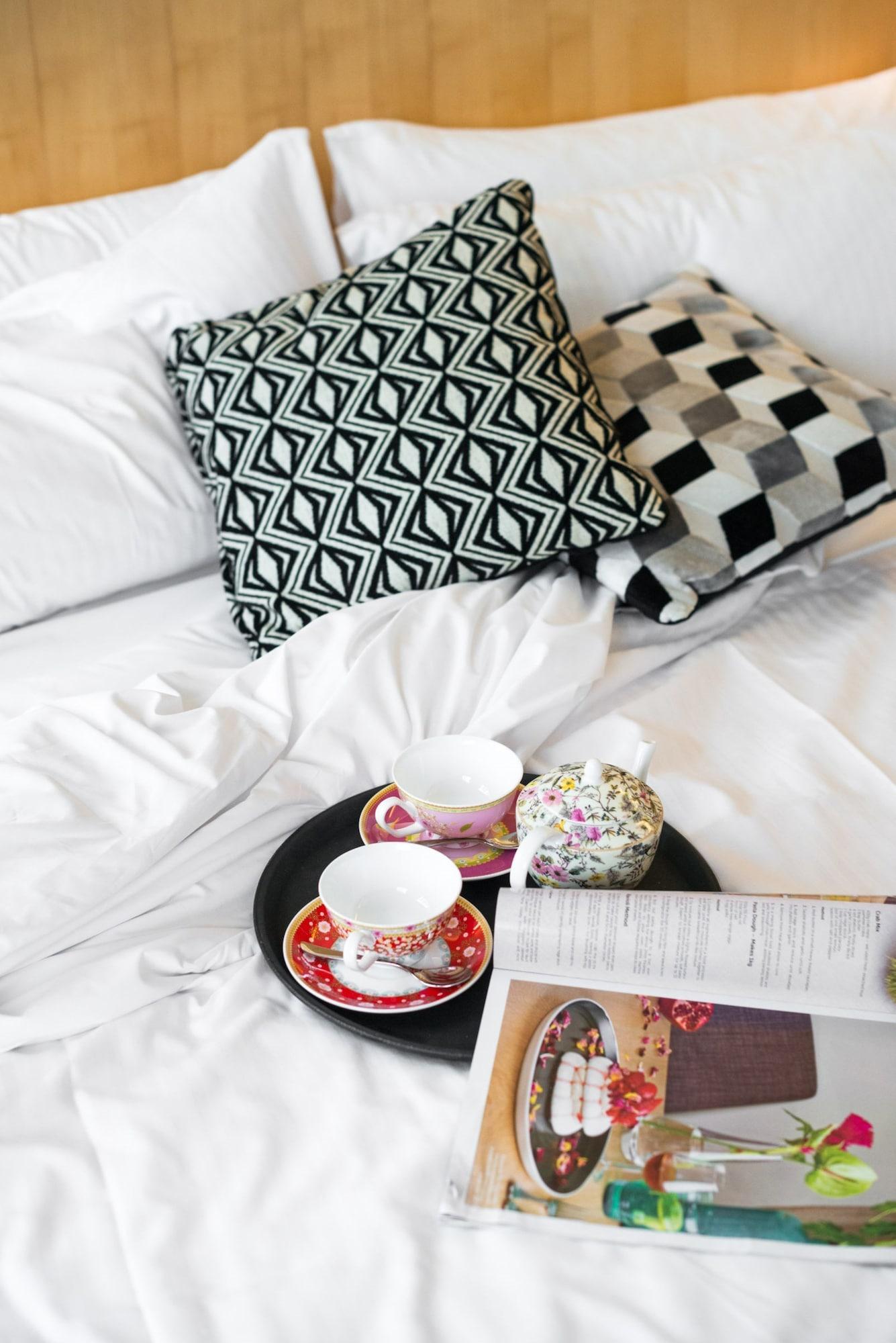 מלבורן Adelphi Hotel מראה חיצוני תמונה A bed with cushions
