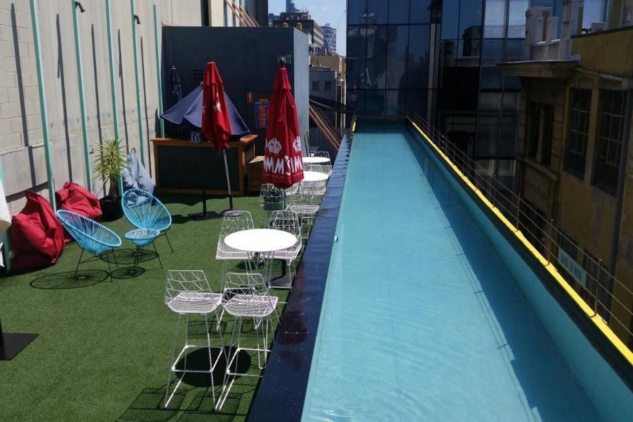 מלבורן Adelphi Hotel מראה חיצוני תמונה Rooftop pool at the hotel