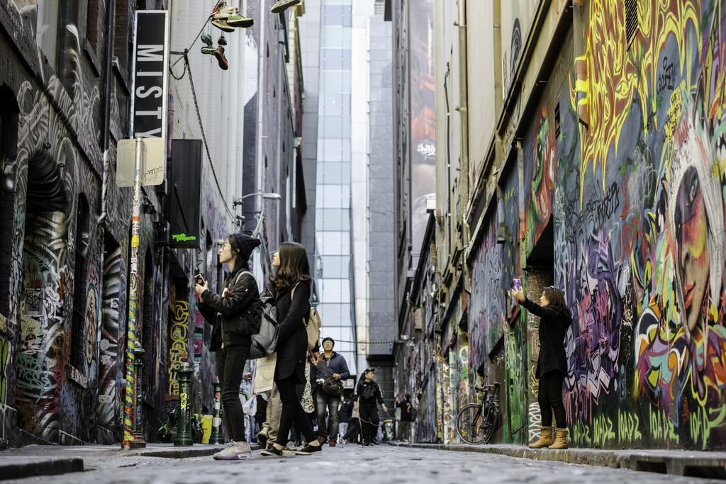 מלבורן Adelphi Hotel מראה חיצוני תמונה The alleyway in 2011