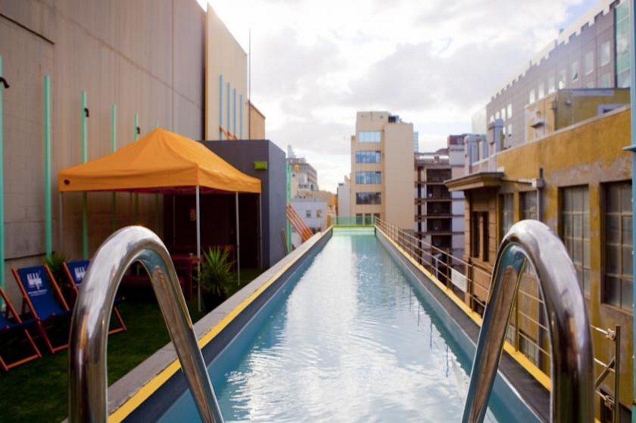 מלבורן Adelphi Hotel מראה חיצוני תמונה Rooftop pool at the hotel