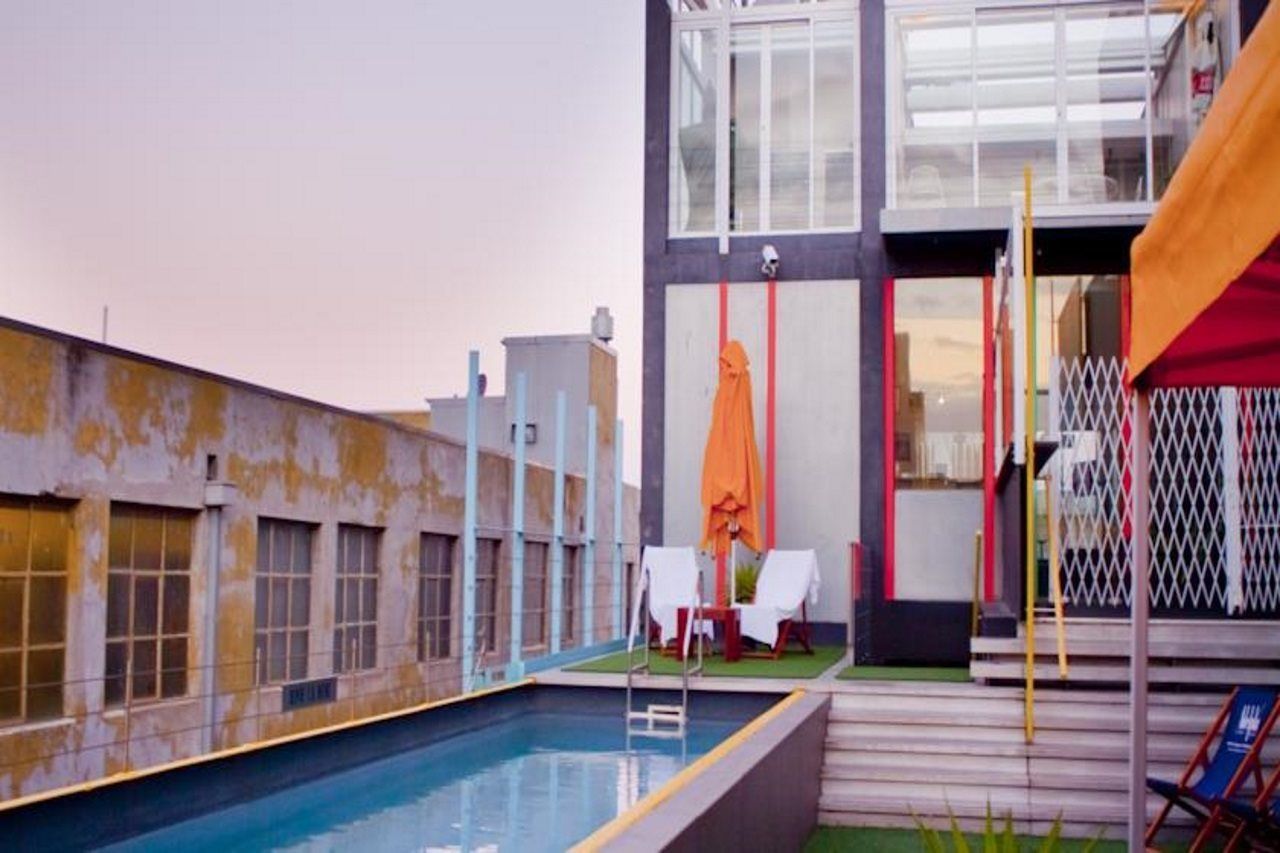 מלבורן Adelphi Hotel מראה חיצוני תמונה The rooftop pool at the hotel